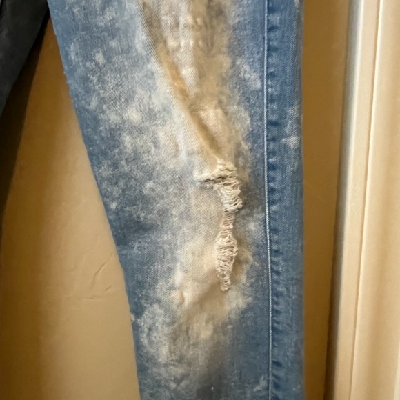 7 for All Mankind - Picture 3 of 8